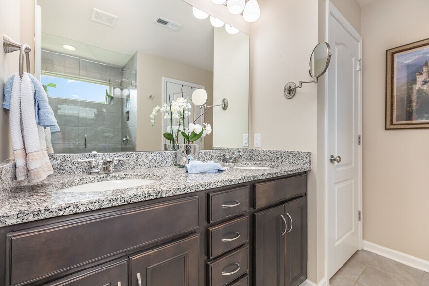 Dual guest vanities - 6006 Cadence Ln