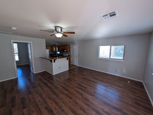 Building Photo - 2 bedroom 1 bathroom house in Downtown Edmond with central heat and air and washer/dryer hookup