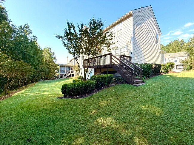 Building Photo - LOCATION!  Close to the outlet Malls and D...