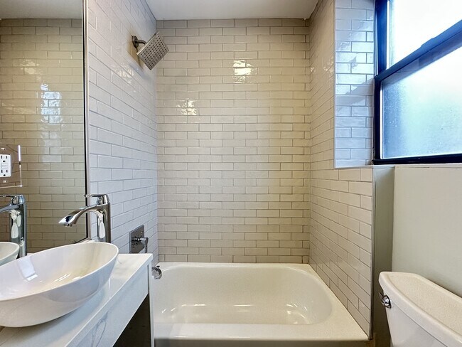 Building Photo - 503 W Belmont Ave