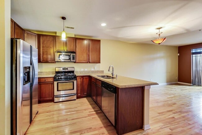 Building Photo - 6436 Roosevelt Rd