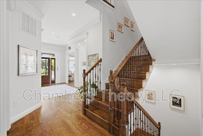 Building Photo - 7010 Girard St