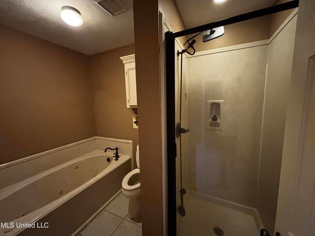 Building Photo - 232 Boxwood Cir