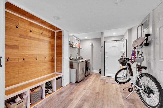 Building Photo - 600 Xanadu Pl