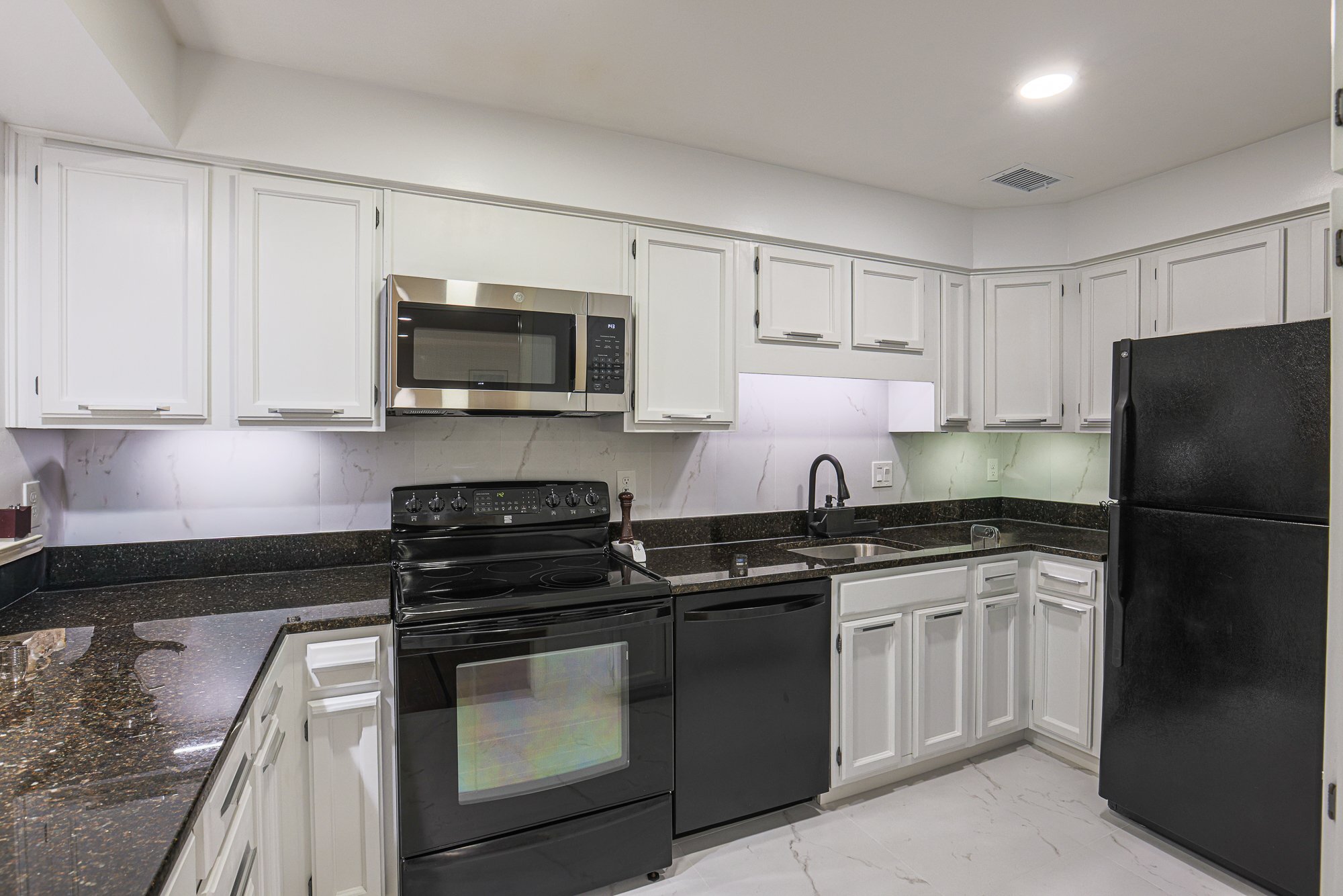 Building Photo - 5715 Brewer House Cir