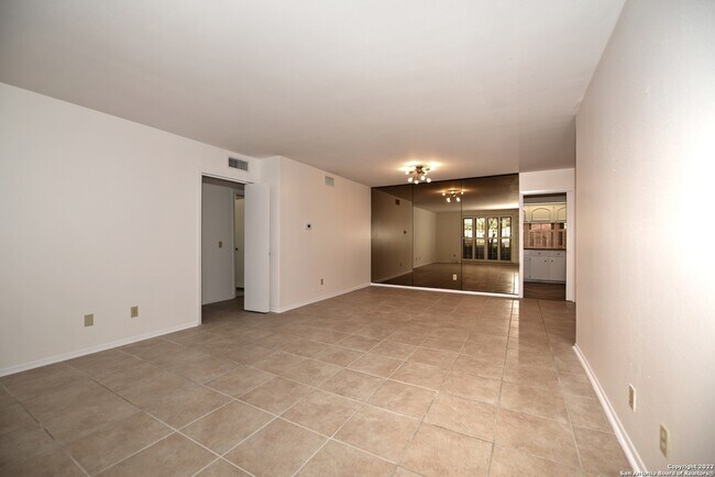 Building Photo - 7500 Callaghan Rd