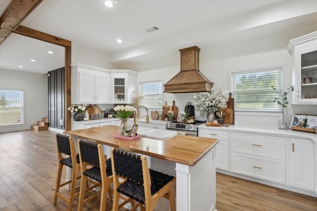 Building Photo - 1513 Paris Ave