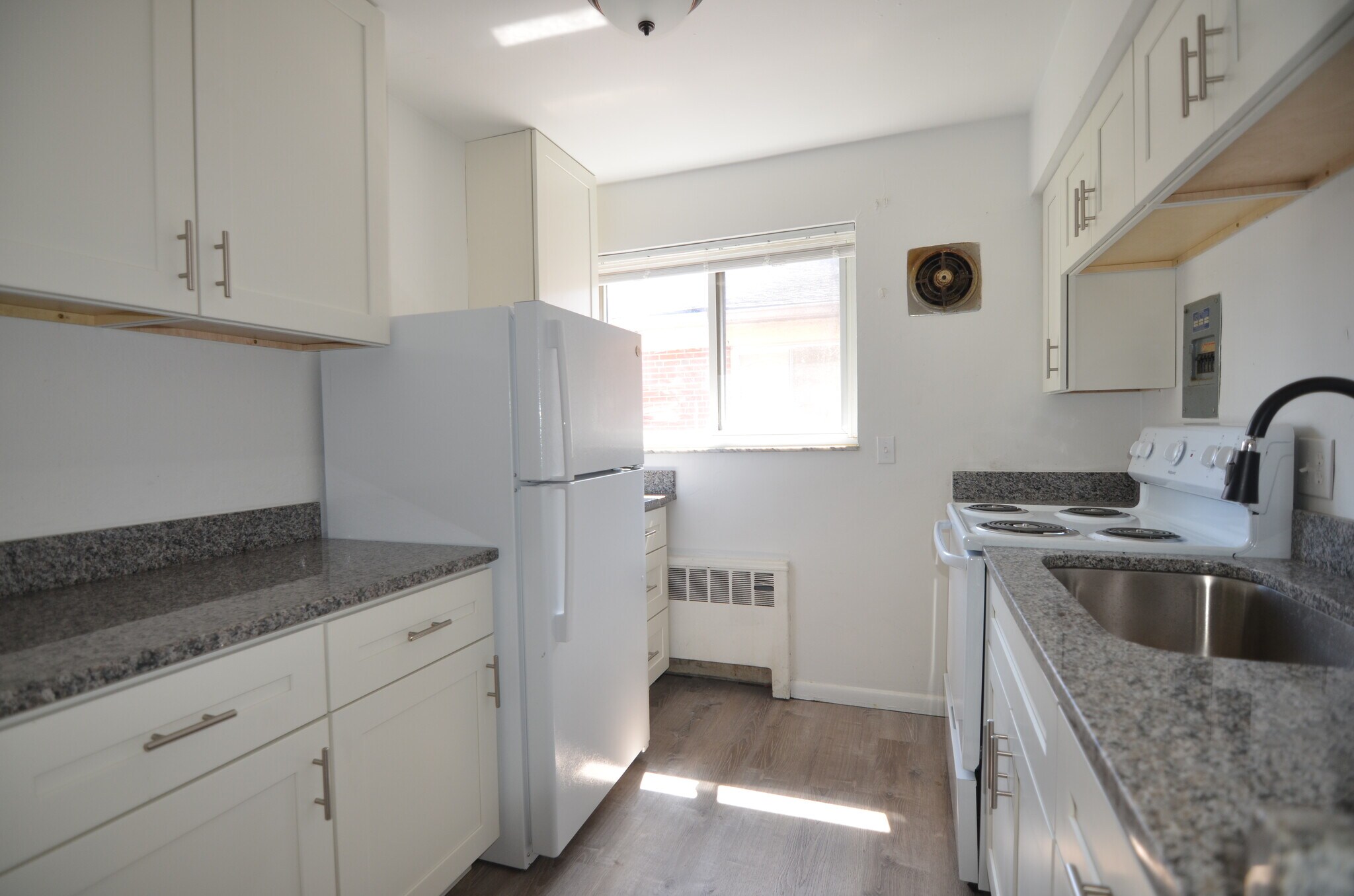 Building Photo - 7121 Delaware Ave