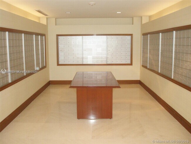 Building Photo - 1060 Brickell Ave