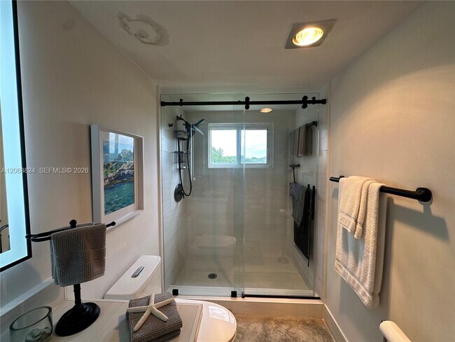 Building Photo - 13550 SW 6th Ct