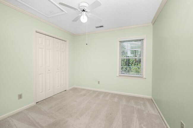 Building Photo - 201 St Regis Ln