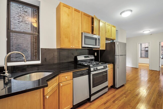Building Photo - 358 W 45th St
