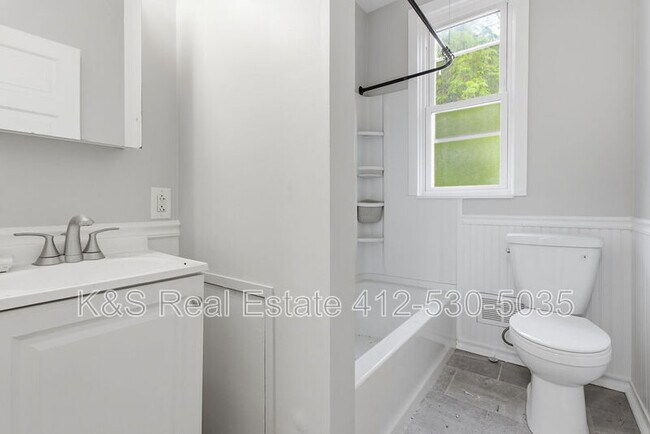 Building Photo - 27 E Orchard Ave