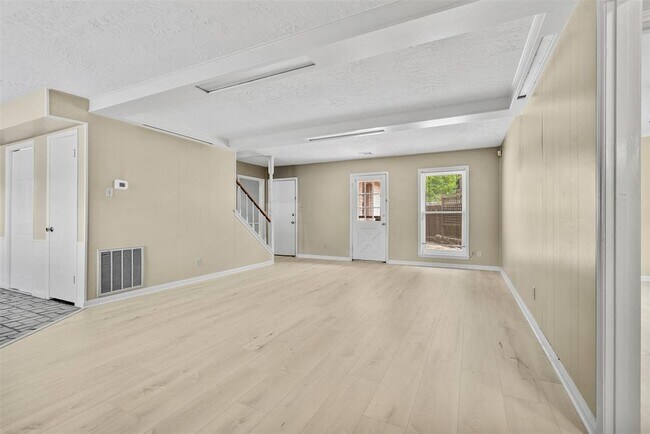 Building Photo - 3315 Crestdale Dr