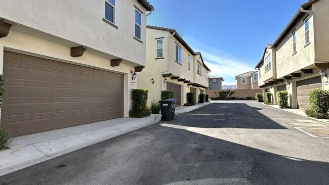 Building Photo - 26149 Park Ave