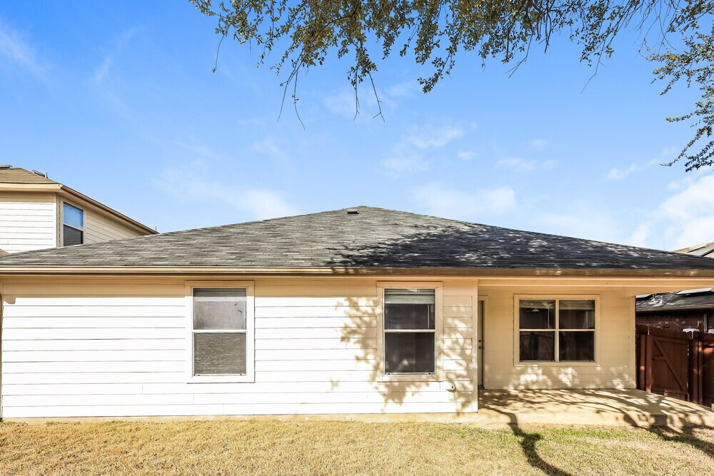 Building Photo - 610 Point Meadow