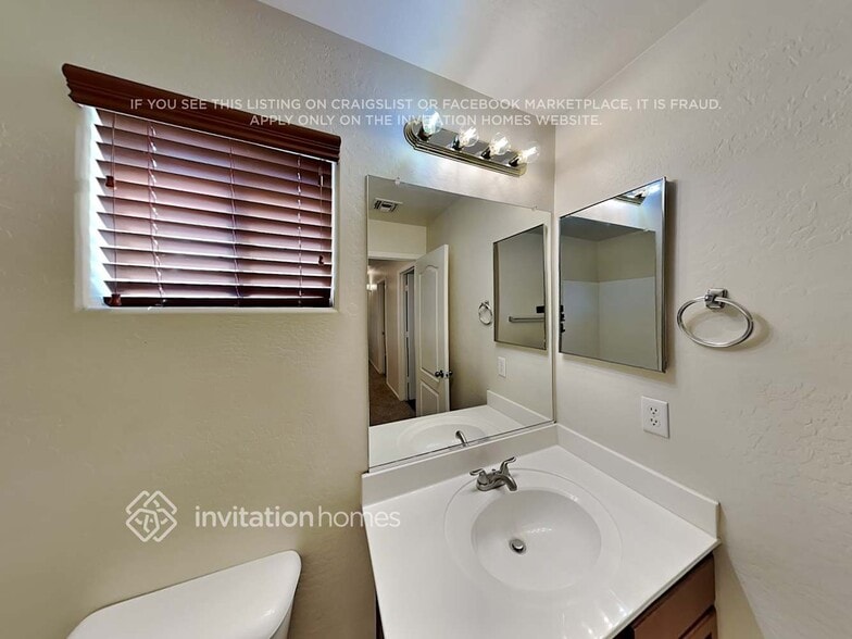 Building Photo - 1374 Matthews Dr