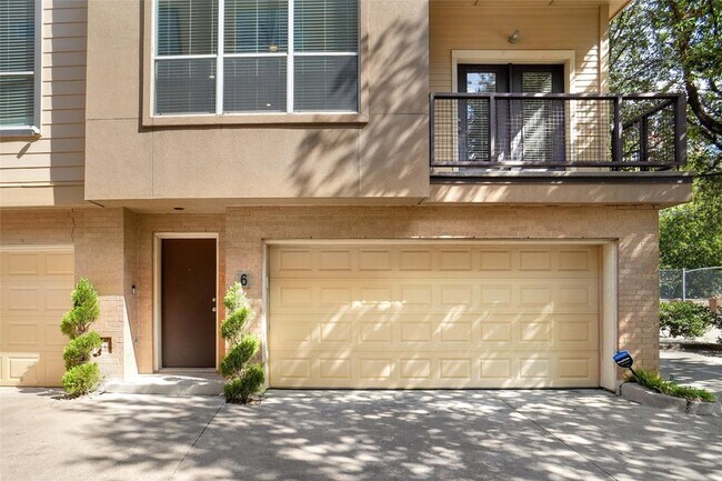 Building Photo - 4050 McKinney Ave