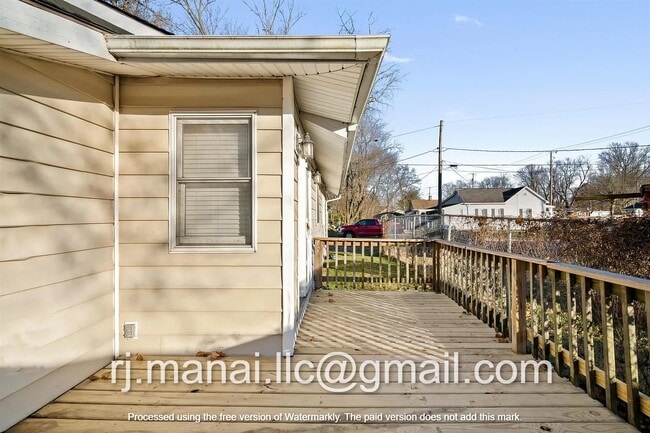Building Photo - 803 N Race St