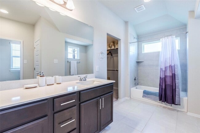 Building Photo - 5629 Respinto Dr