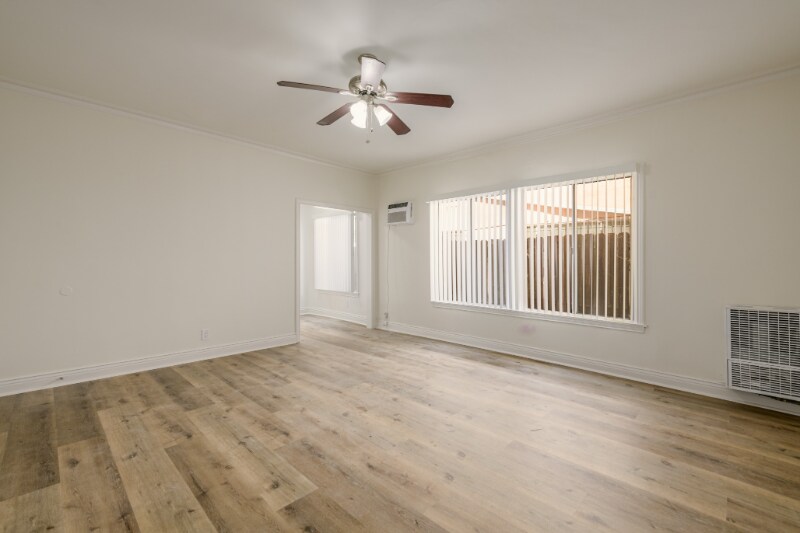 Building Photo - 1317 N Bronson Ave