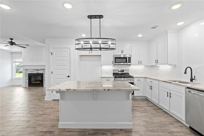 Building Photo - 4206 SW Adams Rd