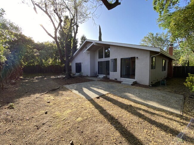 Building Photo - ALMADEN VALLEY - Spacious single story home with fenced yard, great location