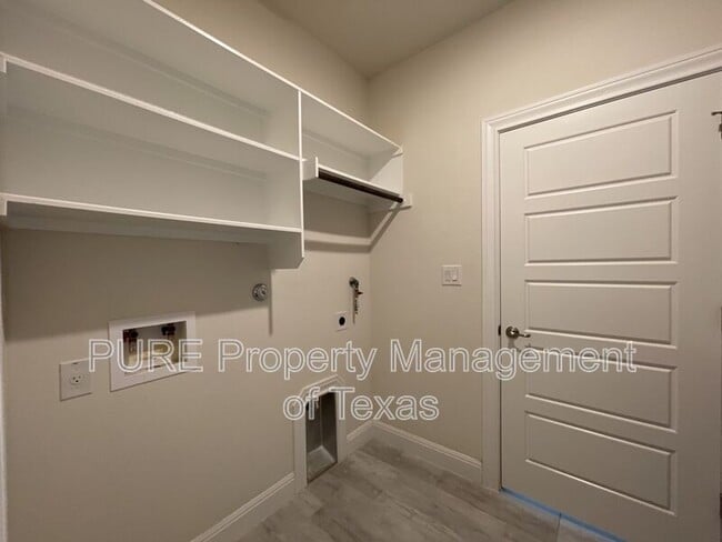 Building Photo - 716 Expedition Way