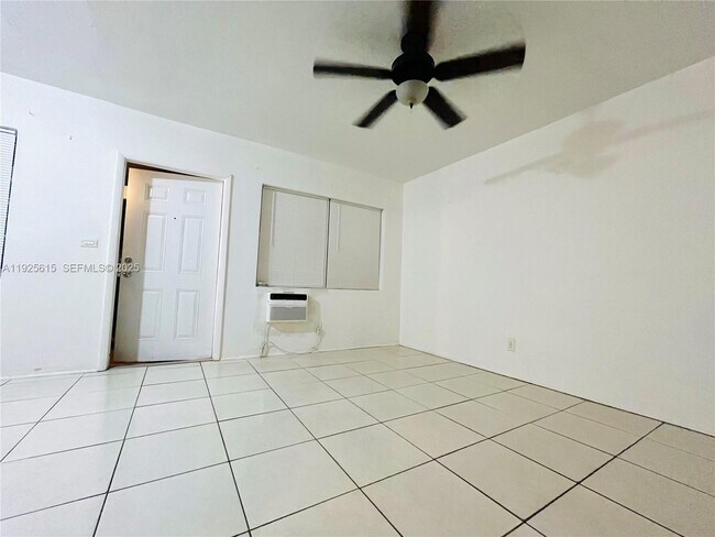 Building Photo - 1800 Miami Rd