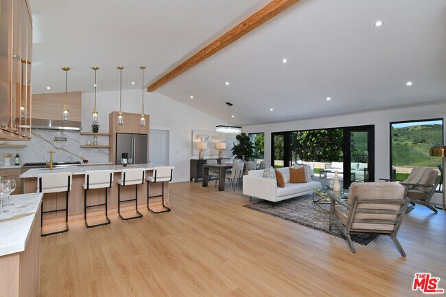 Building Photo - 26065 Farmfield Rd