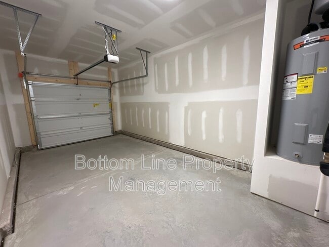 Building Photo - 5278 Maynard Hl Dr