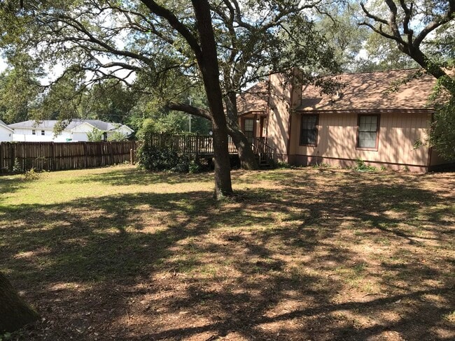 Building Photo - 101 Claire Dr