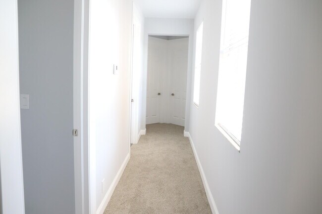 Building Photo - 806 NW 82nd Pl