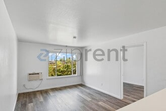 Building Photo - Unit 206