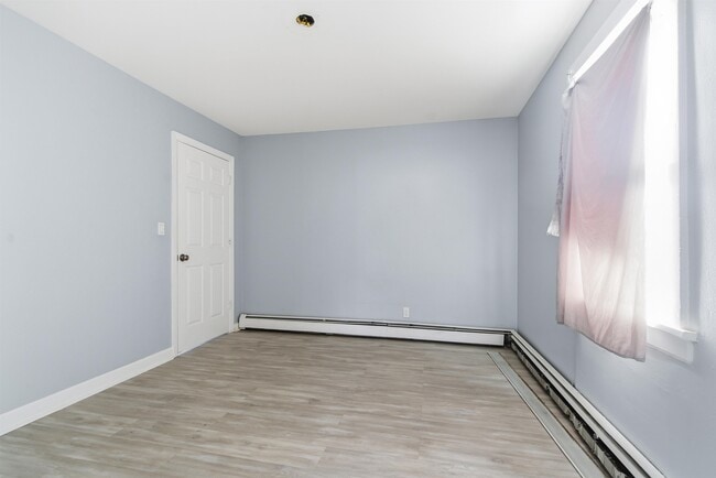 Building Photo - 336 W Palisade Ave