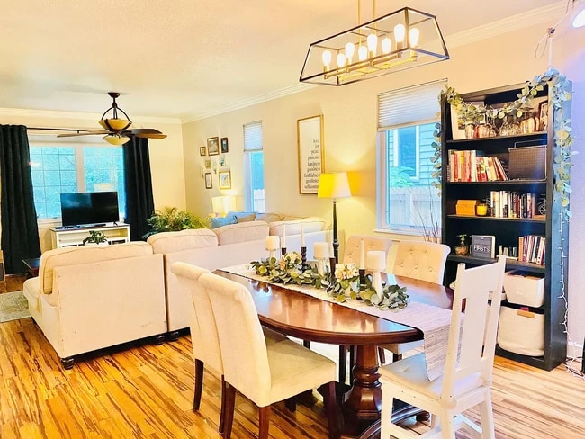 Dining Room - 2687 S University Blvd