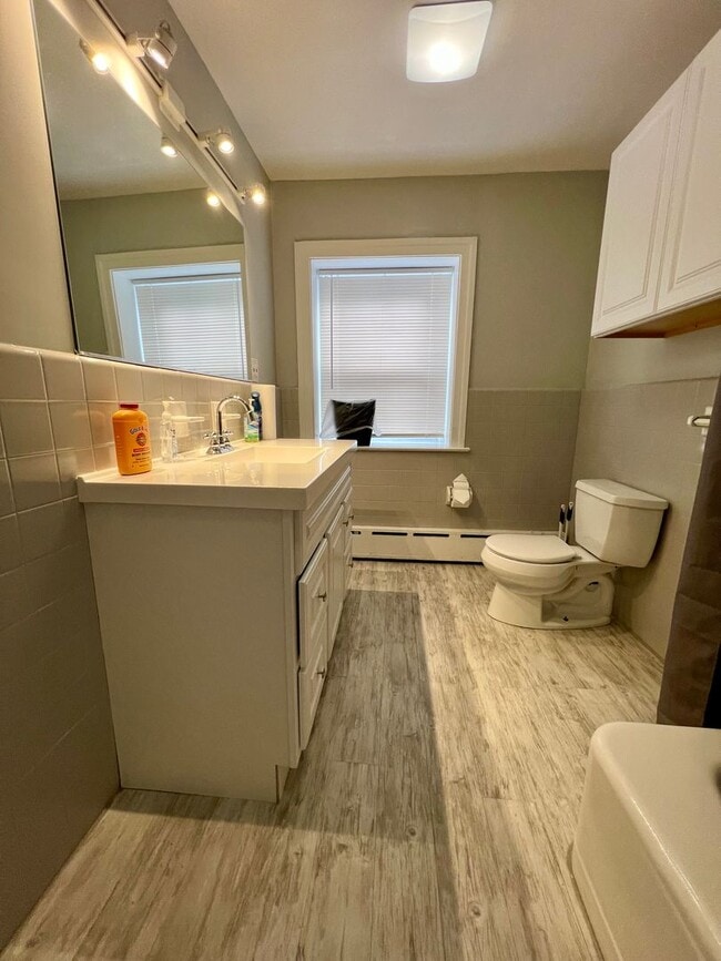 Building Photo - Gorgeous 5-Bedroom Single Family Home in Upper Darby! Available NOW!