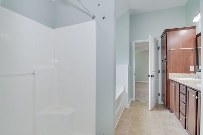 Building Photo - Beautiful 4 Bedroom in Great Neighborhood!