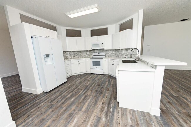 Building Photo - 3375 SW 181st Terrace