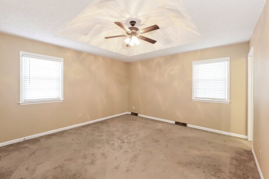 Building Photo - 7502 E 132 Terrace