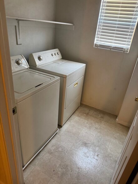 Building Photo - 9492 N 82nd Glen