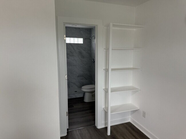 Building Photo - 7651 Oak Chase
