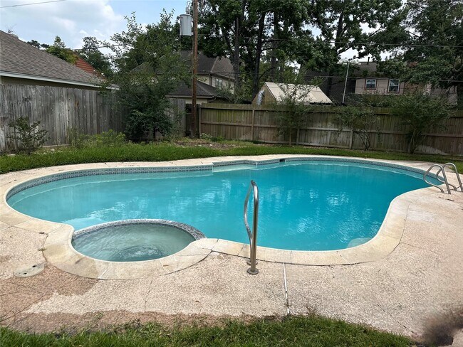 Building Photo - 3411 Stoney Oak Dr