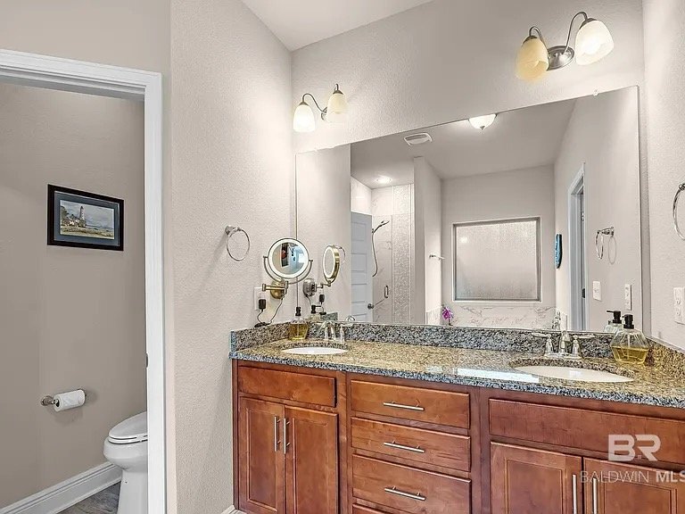 Building Photo - 335 Thornhill Cir