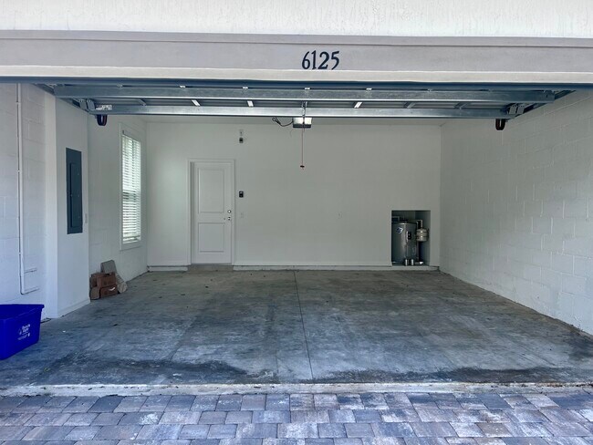 Building Photo - 6125 Planta Ln