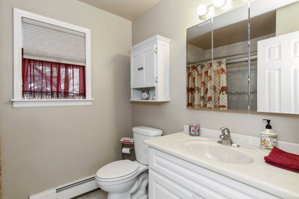 Disregard this photo not the rental - 87 Midland Blvd