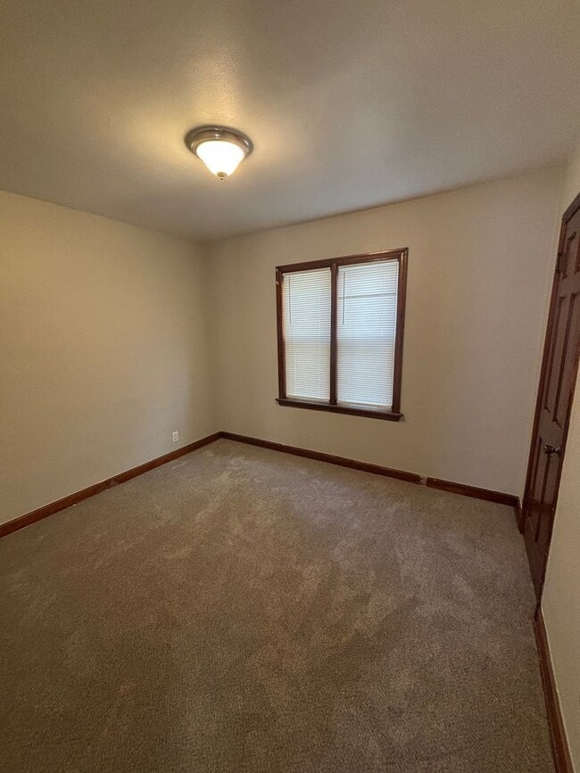 Building Photo - Charming 3-Bedroom in the Heart of Riverwest