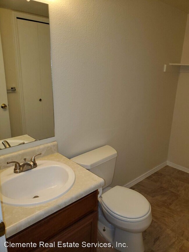 Building Photo - 3 br, 1.5 bath House - 4075 Dolphin Circle