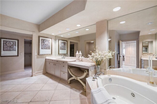 Building Photo - 8231 Bay Colony Dr