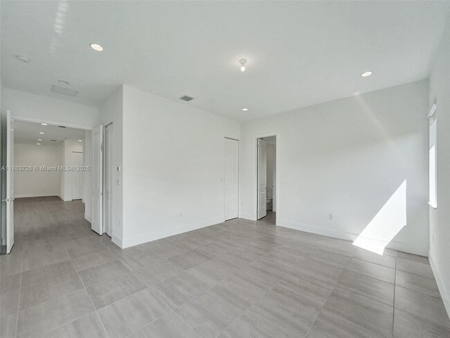 Building Photo - 5736 SW 104th Terrace